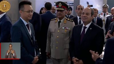  السيسي يتفقد أجنحة معرض مصر الدولى للطيران والفضاء 2024
