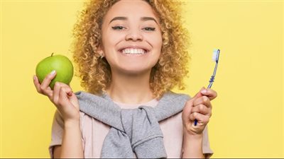 طريقة تنظيف الأسنان من الاصفرار.. 5 أخطاء شائعة احذرها