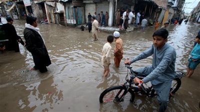  ارتفاع حصيلة ضحايا الأمطار والفيضانات في باكستان إلى 320 قتيلًا