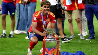 الكرة الذهبية.. يامال وجولر يتصدران قائمة المرشحين لجائزة أفضل لاعب شاب في العالم