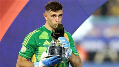 مفاجأة الكرة الذهبية.. نجم صن داونز ودوناروما في قائمة المرشحين لأفضل حارس مرمى