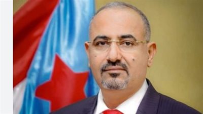  الزُبيدي يُعزَّي أركان اللواء الخامس حزم بوفاة والده 