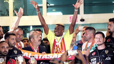 رسميا.. جالاتا سراي التركي يعلن ضم النيجيري فيكتور أوسيمين