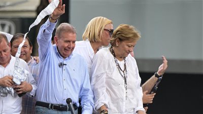 إدموندو جونزاليس مرشح المعارضة الفنزويلية يغادر البلاد متوجهًا إلى إسبانيا بعد حصوله على اللجوء