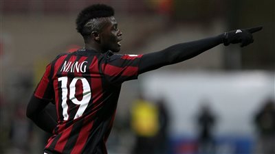 الوداد المغربي يحصل على توقيع نجم ميلان السابق.. والإعلان خلال ساعات