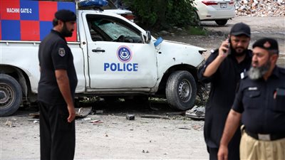 إصابة 12 شخصًا إثر انفجار استهدف سيارة للشرطة شمال غرب باكستان