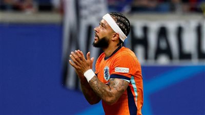 تأخر التحاق ممفيس ديباي لمعسكر منتخب هولندا بسبب سرقة جواز سفره