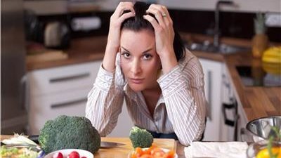 6 أطعمة تقلل التوتر ومشروب رائع لتحسين المزاج