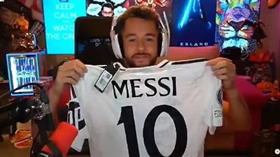 مفاجأة.. ريال مدريد يبيع قميصا يحمل اسم ورقم ميسي