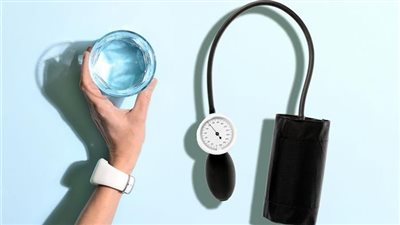 هل الجفاف يسبب ارتفاع ضغط الدم؟.. العلاقة بين جفاف الجسم والضغط