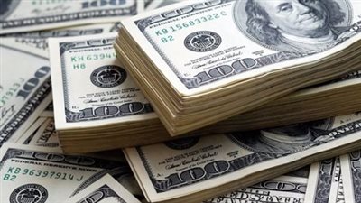  الدولار يقترب من أدنى مستوى له هذا العام
