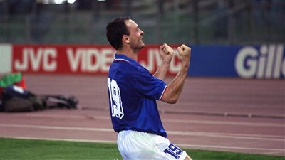 وفاة أسطورة الكرة الإيطالية وهداف كأس العالم 1990