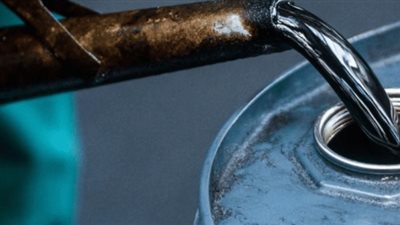 ما هي العوامل المؤثرة على تقلبات النفط الخام؟