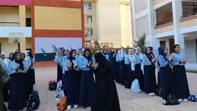 انتظام طلاب المدارس الفنية فى أول يوم بالعام الدراسي الجديد