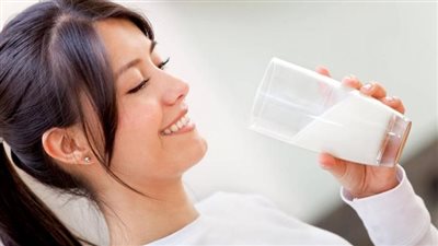 ماذا يحدث عند شرب الحليب يوميًا؟.. 5 منافع مذهلة للكبار والأطفال