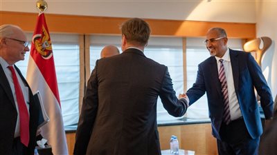 الزُبيدي يشارك في لقاء دولي متعدد الأطراف لبحث مستجدات الأوضاع في بلاده (صور)