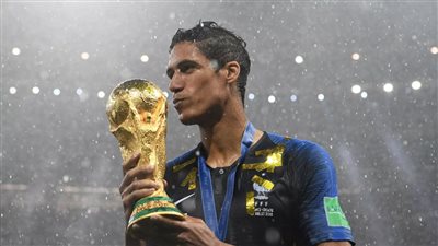 قبل فاران.. أساطير اعتزلوا كرة القدم في سن مبكرة