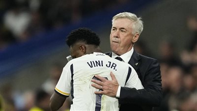 أنشيلوتي: فينيسيوس سيفوز بجائزة الكرة الذهبية.. ويستحقها بسبب الفاعلية