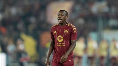 بعد المشاركة الأولى.. محمد صلاح يفاجئ سعود عبد الحميد بتصرف رائع (صورة)