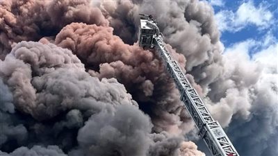 نشوب حريق هائل في مختبر للكيماويات في مقاطعة روكديل بولاية جورجيا الأمريكية (صور)