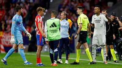 بعد إلقاء القمامة على كورتوا.. أتلتيكو مدريد يعلق على أحداث الشغب في بيان رسمي