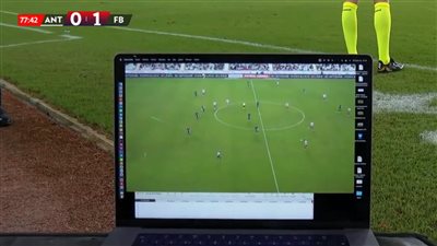 وضع اللابتوب أمام الكاميرا.. واقعة غريبة من مورينيو في مواجهة أنطاليا بالدوري التركي (صور)