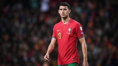 بسبب سرقة هاتف محمول.. القبض على لاعب مانشستر سيتي 