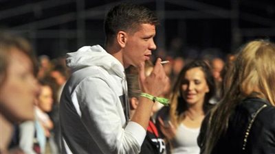 على غرار أرسنال.. هل تمنع السجائر تشيزني من اللعب مع برشلونة؟