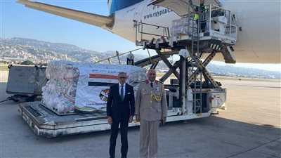 وصول طائرة مساعدات مصرية إلى مطار رفيق الحريرى فى بيروت