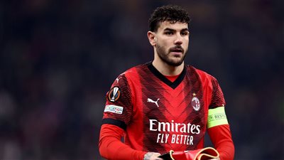 ضربة قوية لـ ميلان.. إيقاف مدافعه الفرنسي ثيو هيرنانديز