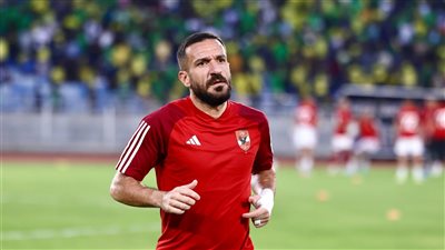 بعد قيد علي معلول.. هل الأهلي صرف النظر عن التعاقد مع جناح أجنبي؟