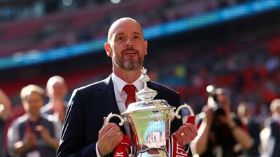 مانشستر يونايتد يحسم مصيره بشأن مدربه تين هاج