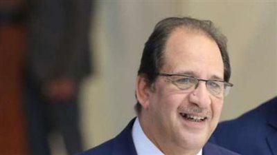 من هو عباس كامل؟ (نشأته ومسيرته)