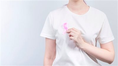 أعراض سرطان الثدي في سن الثلاثين.. 5 علامات تحذيرية انتبهي لها