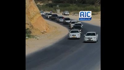 حشود من أبناء حوف في طريقها إلى الغيضة بمحافظة المهرة للمشاركة بفعالية هويتنا جنوبية (فيديو)