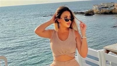 سارة سلامة تشعل السوشيال ميديا بإطلالتها الجريئة (صور)