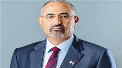  نائب رئيس مجلس القيادة الرئاسي باليمن يعزِّي في وفاة المناضل الأكتوبري 