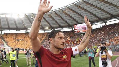 سأكون جاهزًا خلال شهرين.. توتي يكشف موقفه من العودة بعد الاعتزال