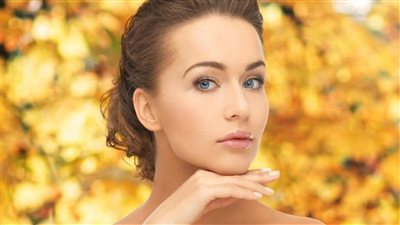 روتين العناية بالبشرة والشعر في الطقس الحار والتعرق الشديد