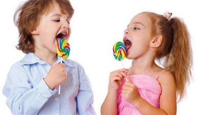 أضرار الحلويات على الأطفال.. اعرفي كمية السكر المسموح بها لطفلك