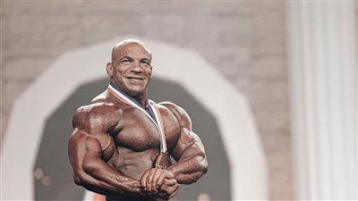 ما سبب القبض على مساعد البطل المصري بيج رامي؟