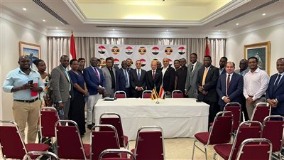 وزير الخارجية والهجرة يعقد لقاءً مع رجال أعمال أوغنديين