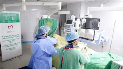 اختتام حملة مركز الملك سلمان لقسطرة قلب الكبار بالمكلا 