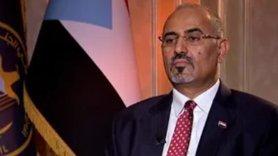 نائب رئيس مجلس القيادة الرئاسي باليمن يعزي في وفاة الشيخ 