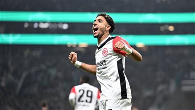 عمر مرموش يعود للتشكيل المثالي في الدوري الألماني