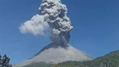 إيطاليا تطلق تحذيرات للمطارات بسبب بركان إتنا