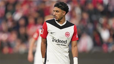 آينتراخت فرانكفورت يحدد سعر بيع عمر مرموش إلى بايرن ميونخ