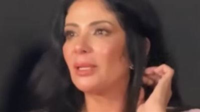 النجمة منى زكي تنهار من البكاء في مهرجان البحرين.. ما السبب؟ (فيديو)