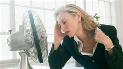 أعراض انقطاع الطمث في سن الخمسين وكيفية إدارتها بالفيتامينات والغذاء