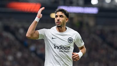 للمرة الثانية.. عمر مرموش يتوج بجائزة أفضل لاعب في الدوري الألماني